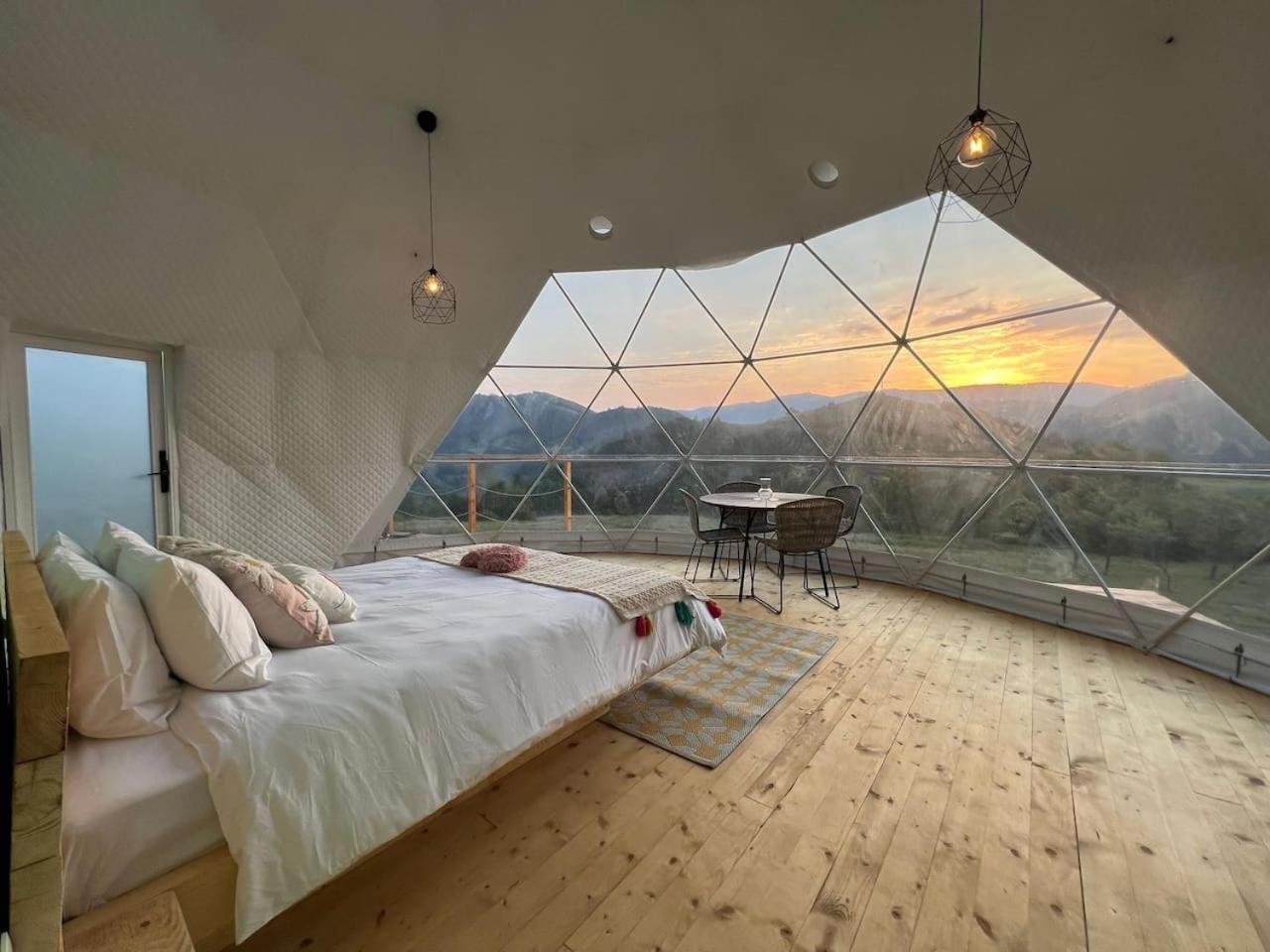 Hotel Tranquil Dome - Manta'S Retreat Glamping Cornereva Exterior foto